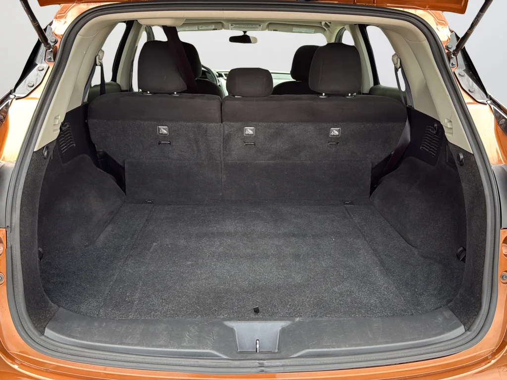 Used 2015 Orange Nissan S image 26