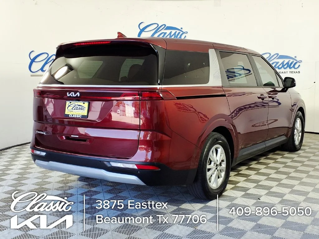 Used 2023 Red Kia LX Seat Package image 6