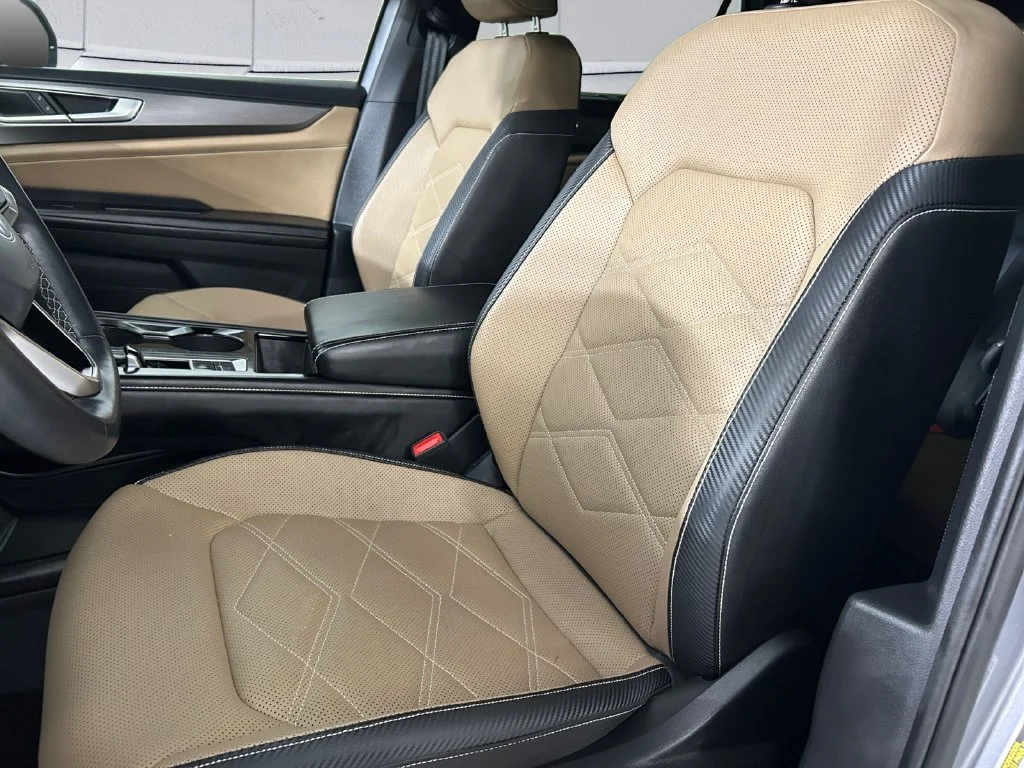 Used 2024  Volkswagen 2.0T SE w/Technology image 8