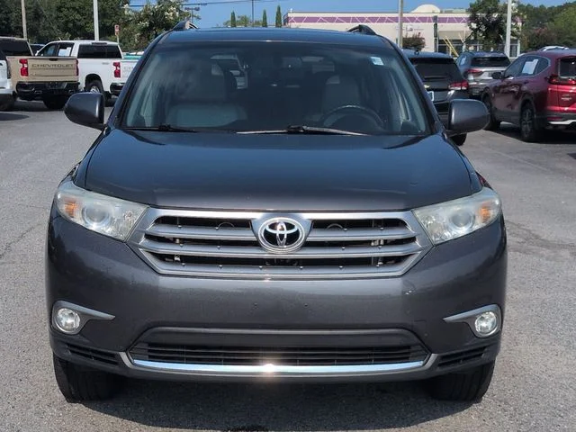 Used 2013 Gray Toyota SE image 8