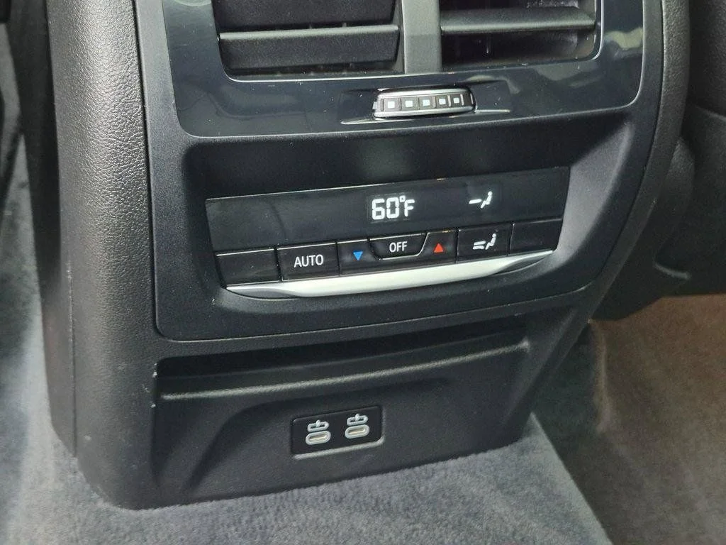Used 2020 Silver BMW xDrive30i image 27