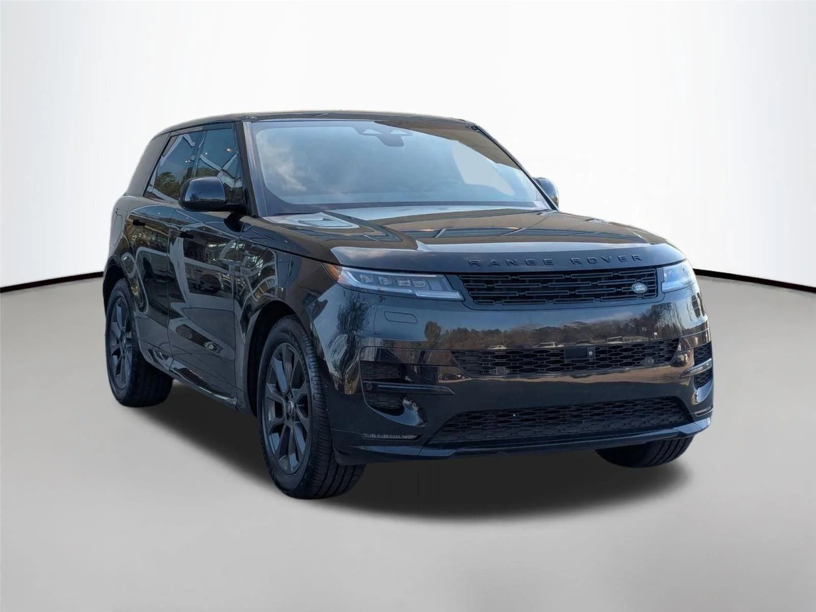 Used 2024  Land Rover Dynamic SE image 3