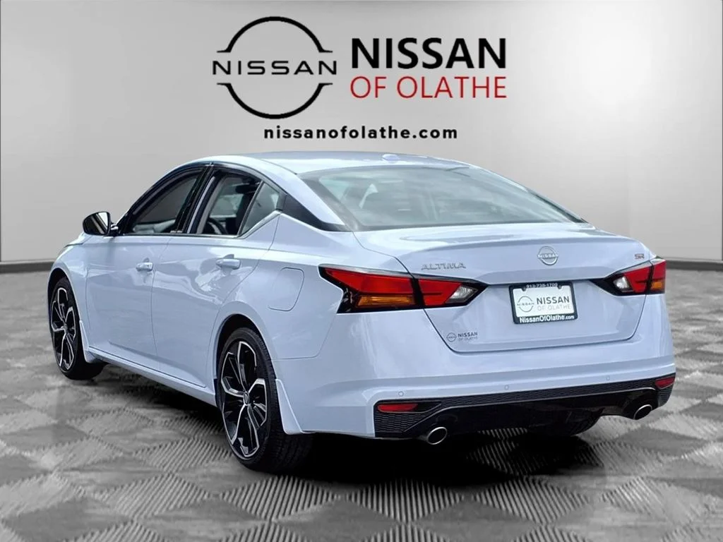 Used 2024 Gray Nissan 2.5 SR image 3