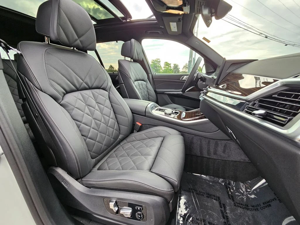 Certified Used 2026 White BMW M60i image 19