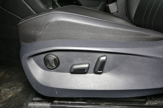Used 2024  Volkswagen 2.0T SE image 35