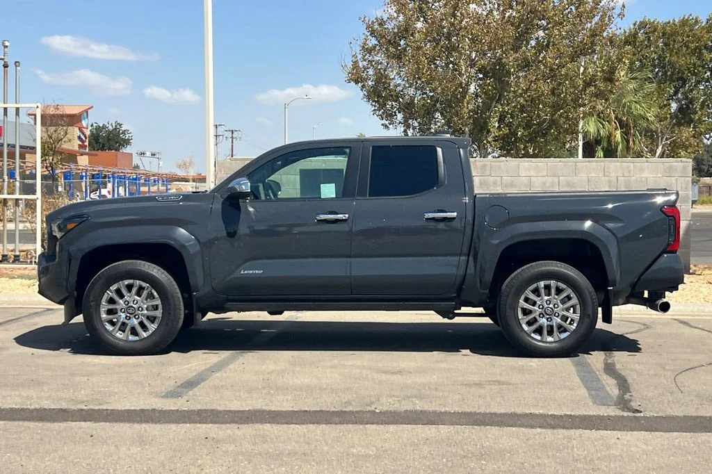 Certified Used 2025  Toyota Limited image 9