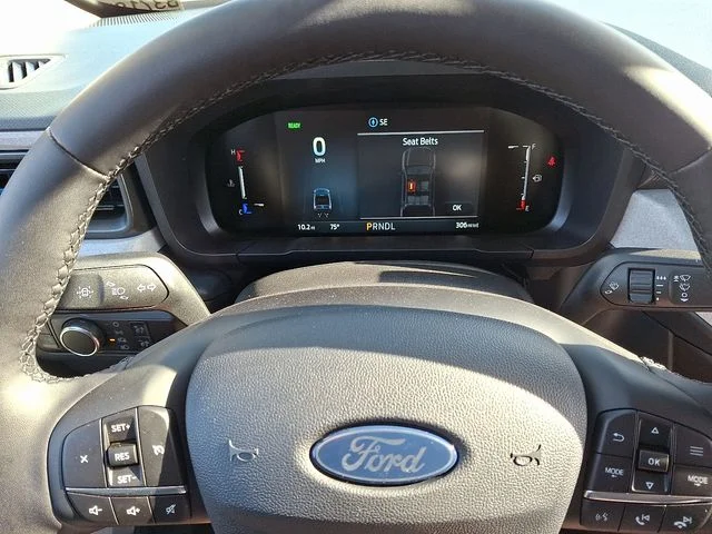 New 2025 Space White Metallic Ford XLT image 14