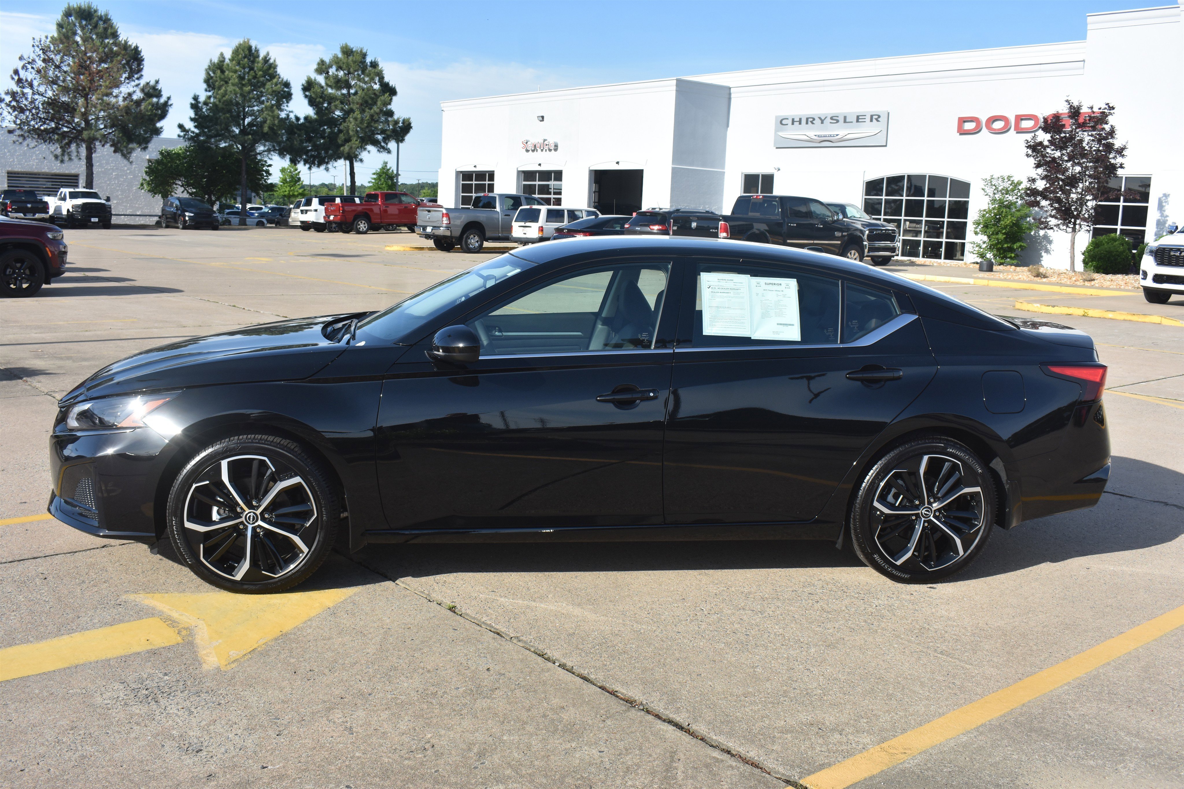 Used 2025 Super Black Nissan SR image 10