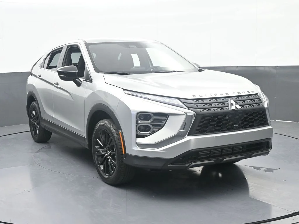 New 2026 Silver Mitsubishi LE 1.5T S-AWC image 4
