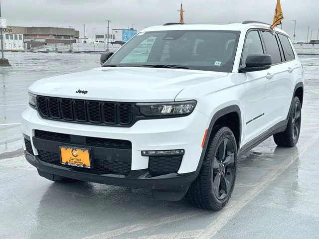 Used 2025 White Jeep Limited image 3