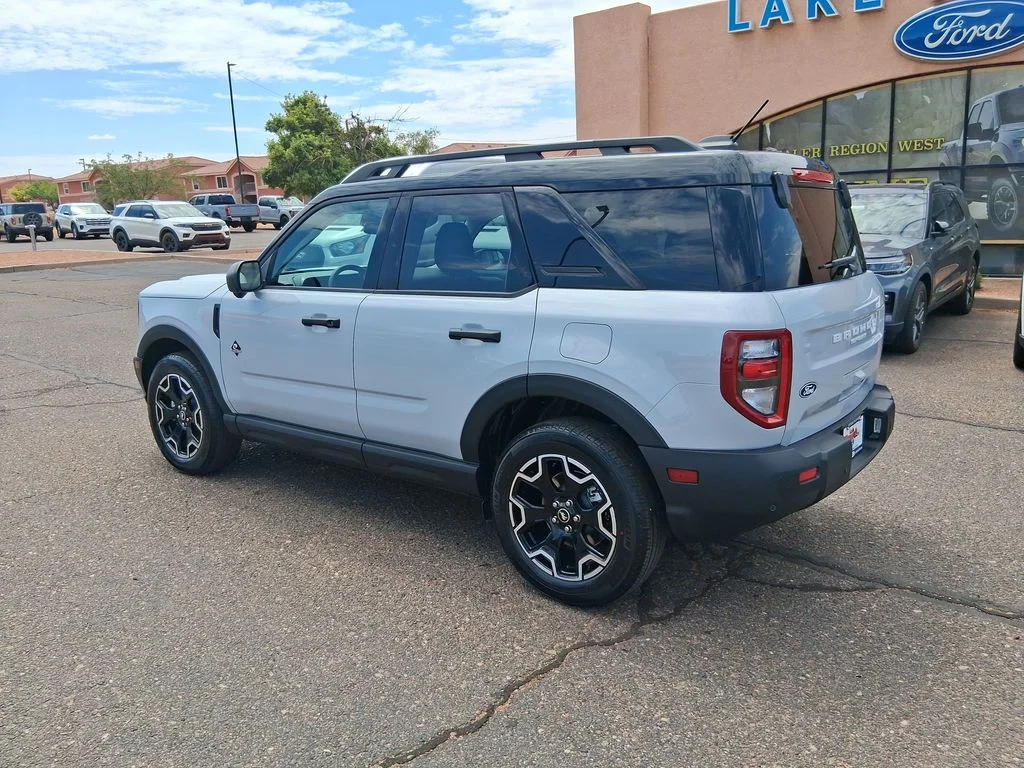 New 2026 Space White Metallic Ford Outer Banks® image 3