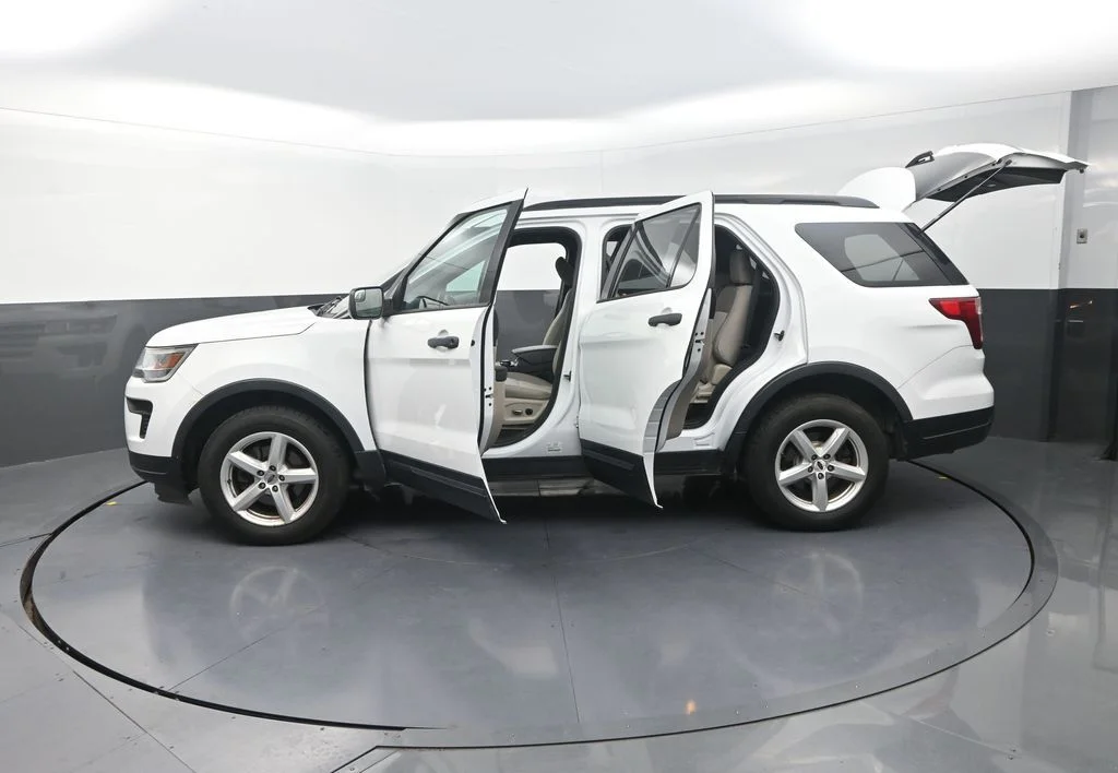 Used 2018 White Ford Base image 32