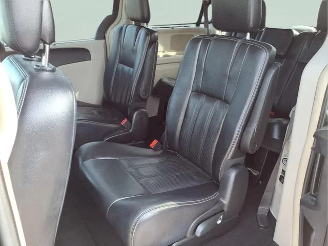 Used 2015 Gray Chrysler Touring-L image 18
