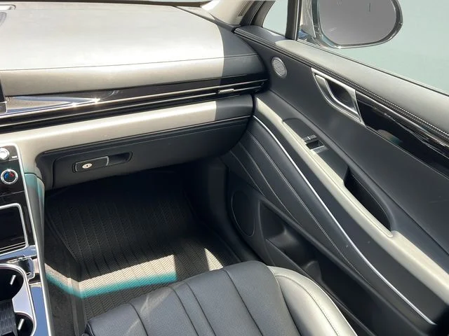 Used 2025 Silver Genesis 2.5T image 13