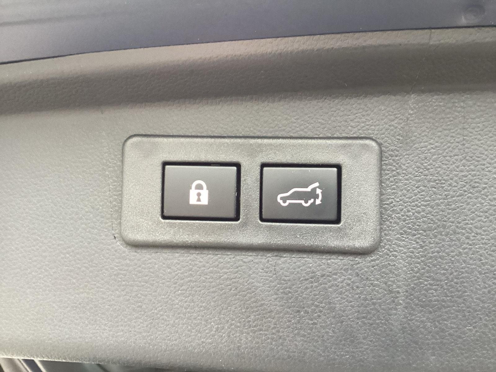 Used 2025 Cosmic Blue Pearl Subaru Premium image 8