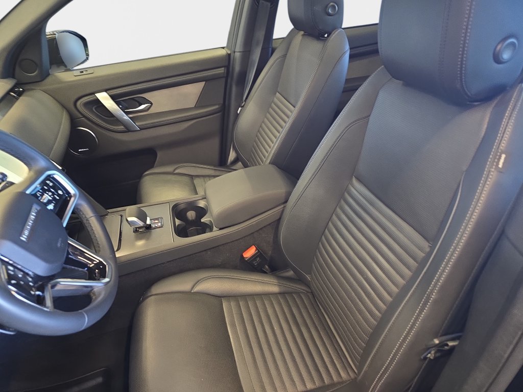 Certified Used 2025 Black Land Rover SE image 18