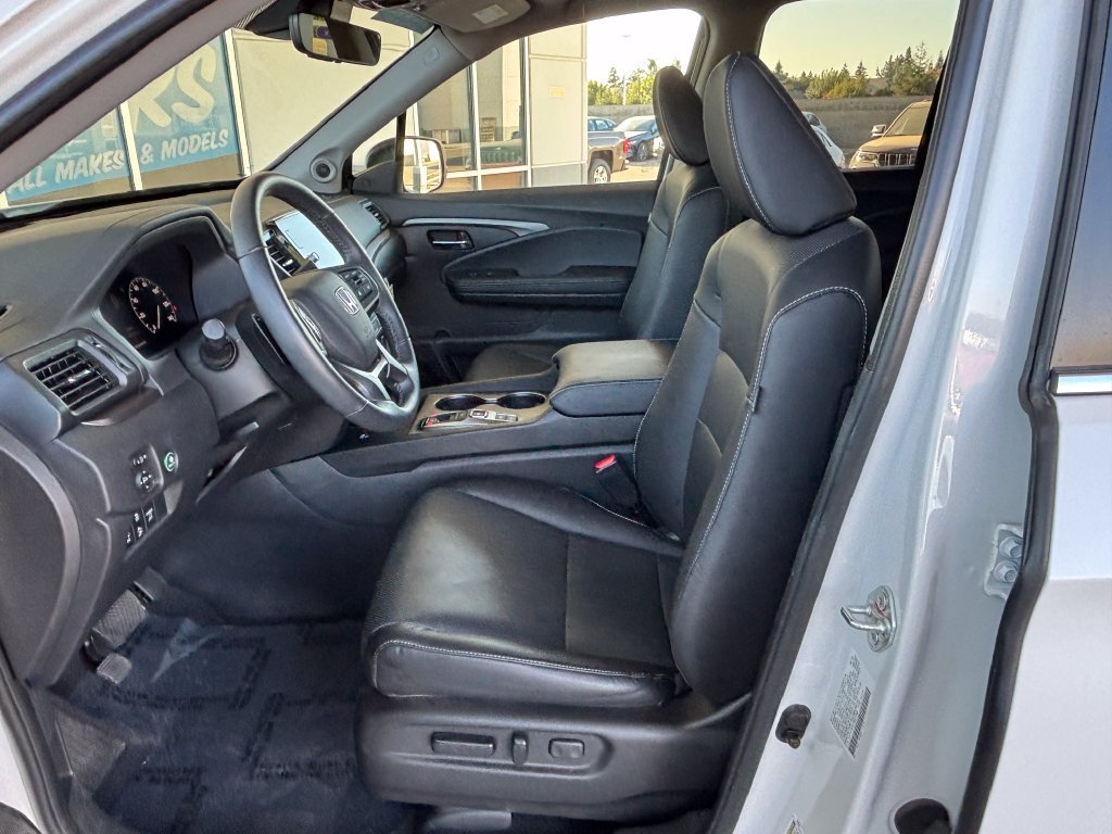 Certified Used 2026 Platinum White Pearl Honda RTL image 23