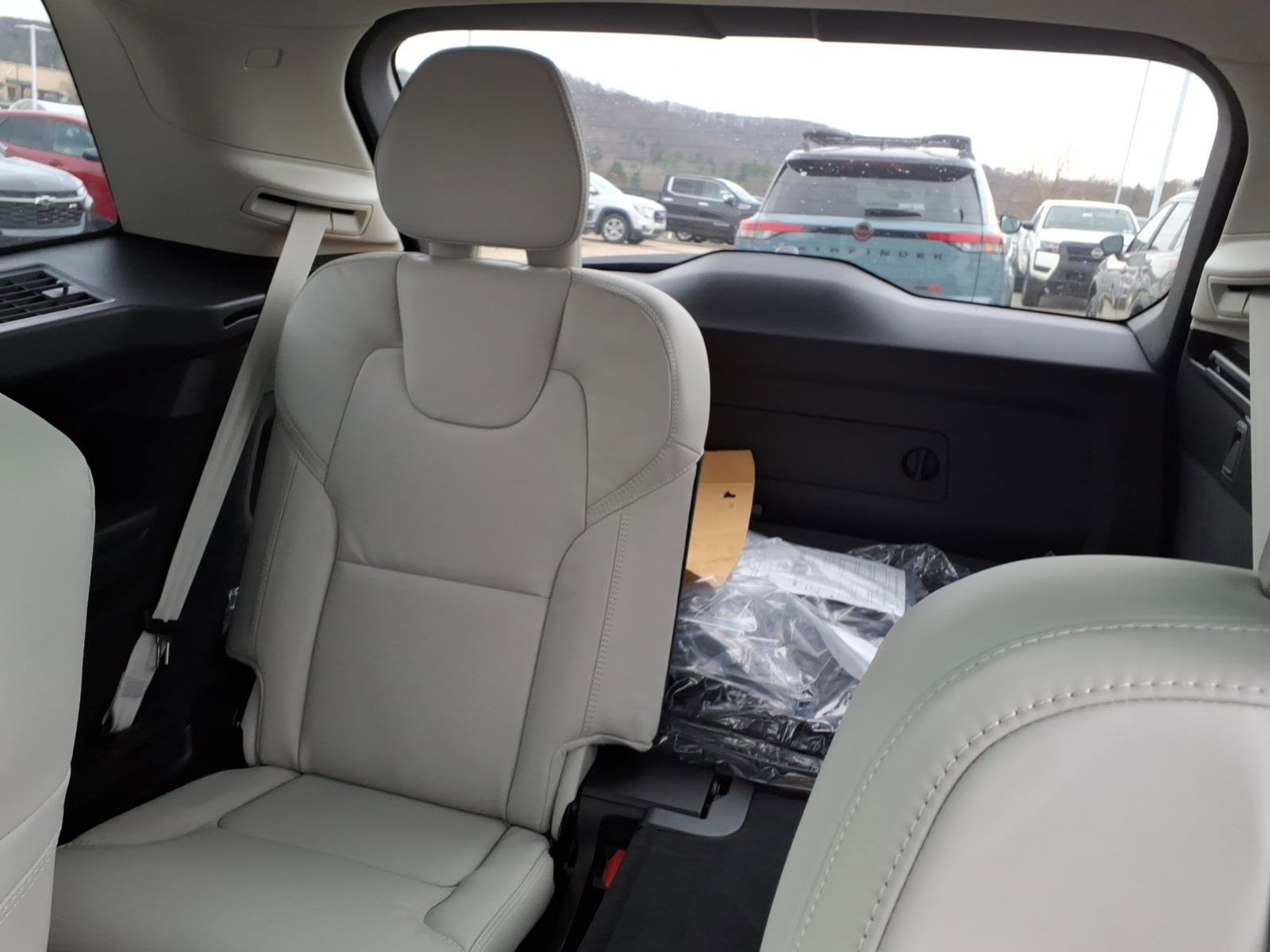 New 2026 Onyx Black Volvo Ultra image 8