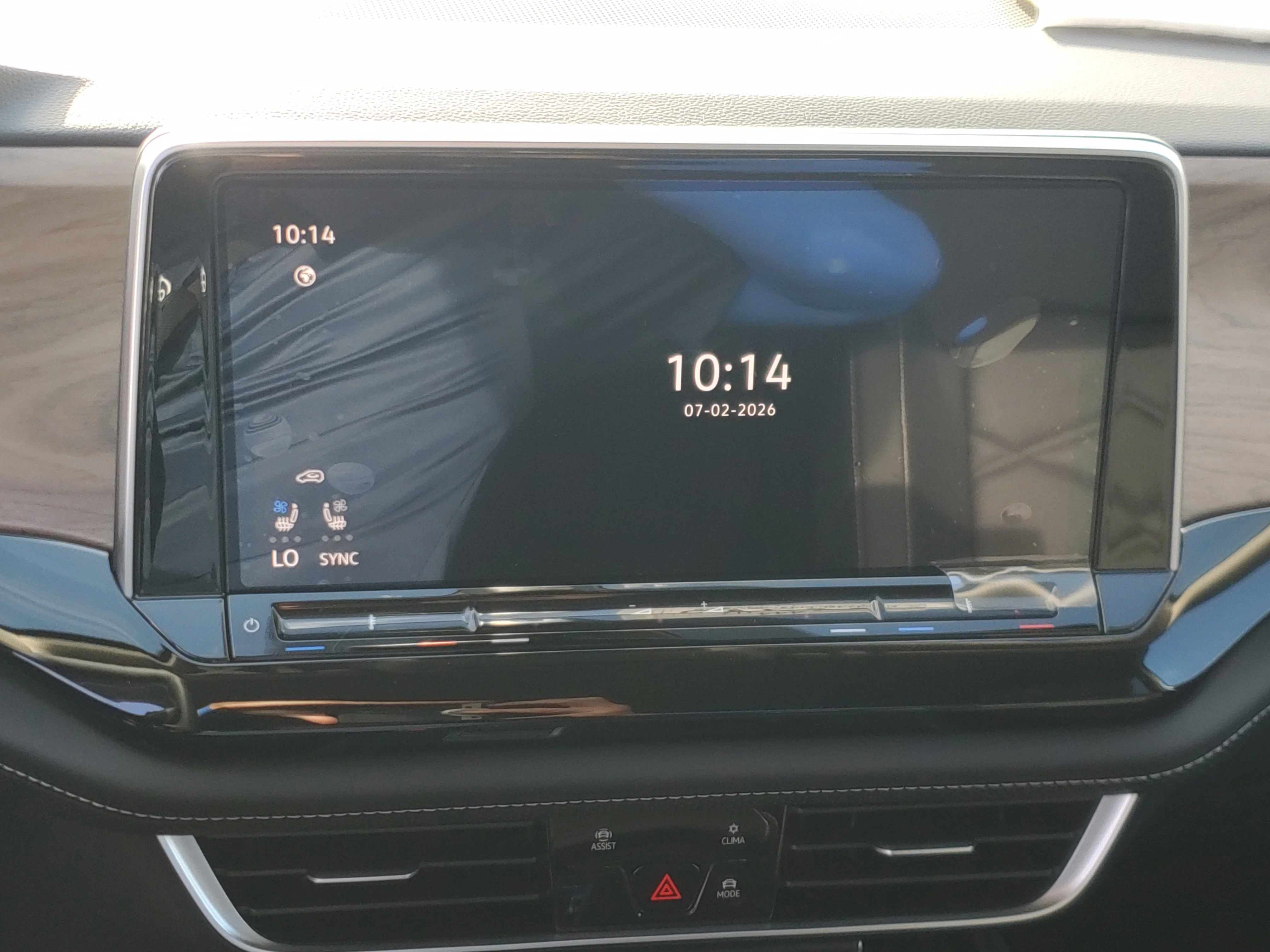 New 2026 Silver Volkswagen 2.0T SE image 24