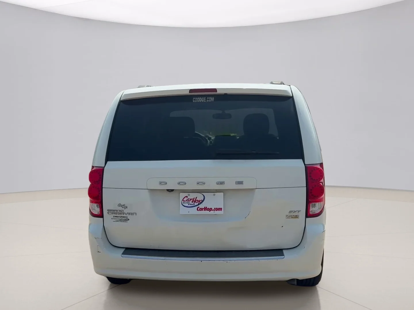 Used 2018 White Dodge SXT image 4