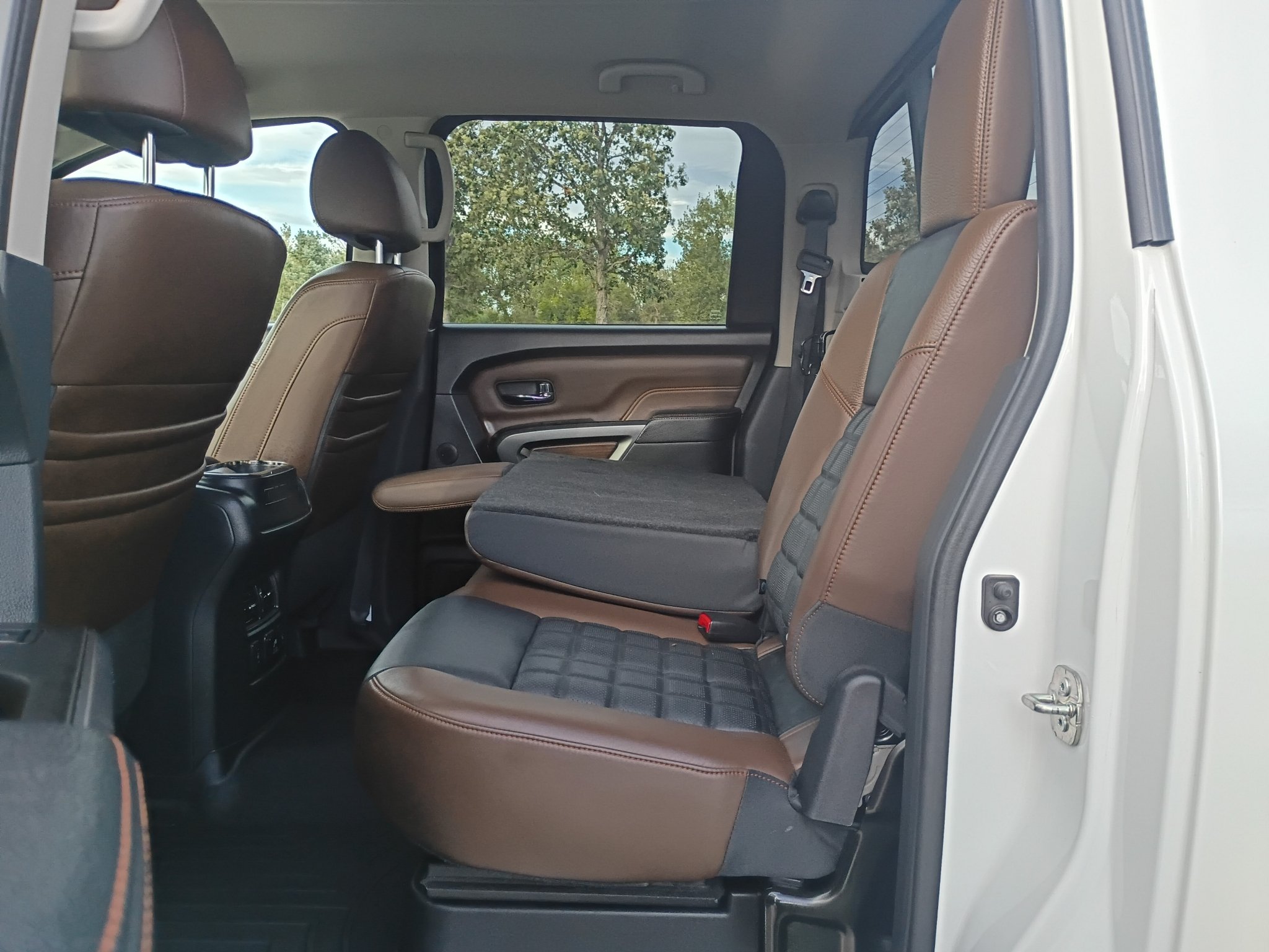Used 2017 Pearl White Nissan Platinum Reserve image 19