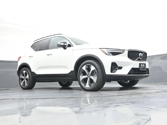 Used 2023 Crystal White Metallic Volvo Ultimate image 29