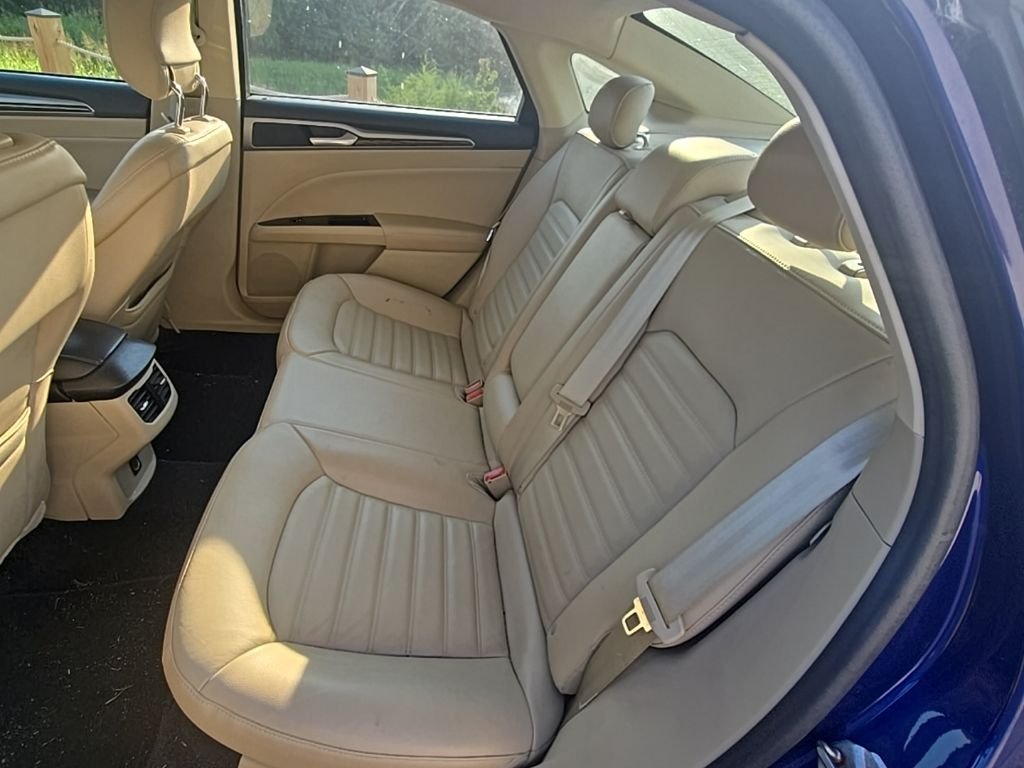Used 2013 Blue Ford SE image 7
