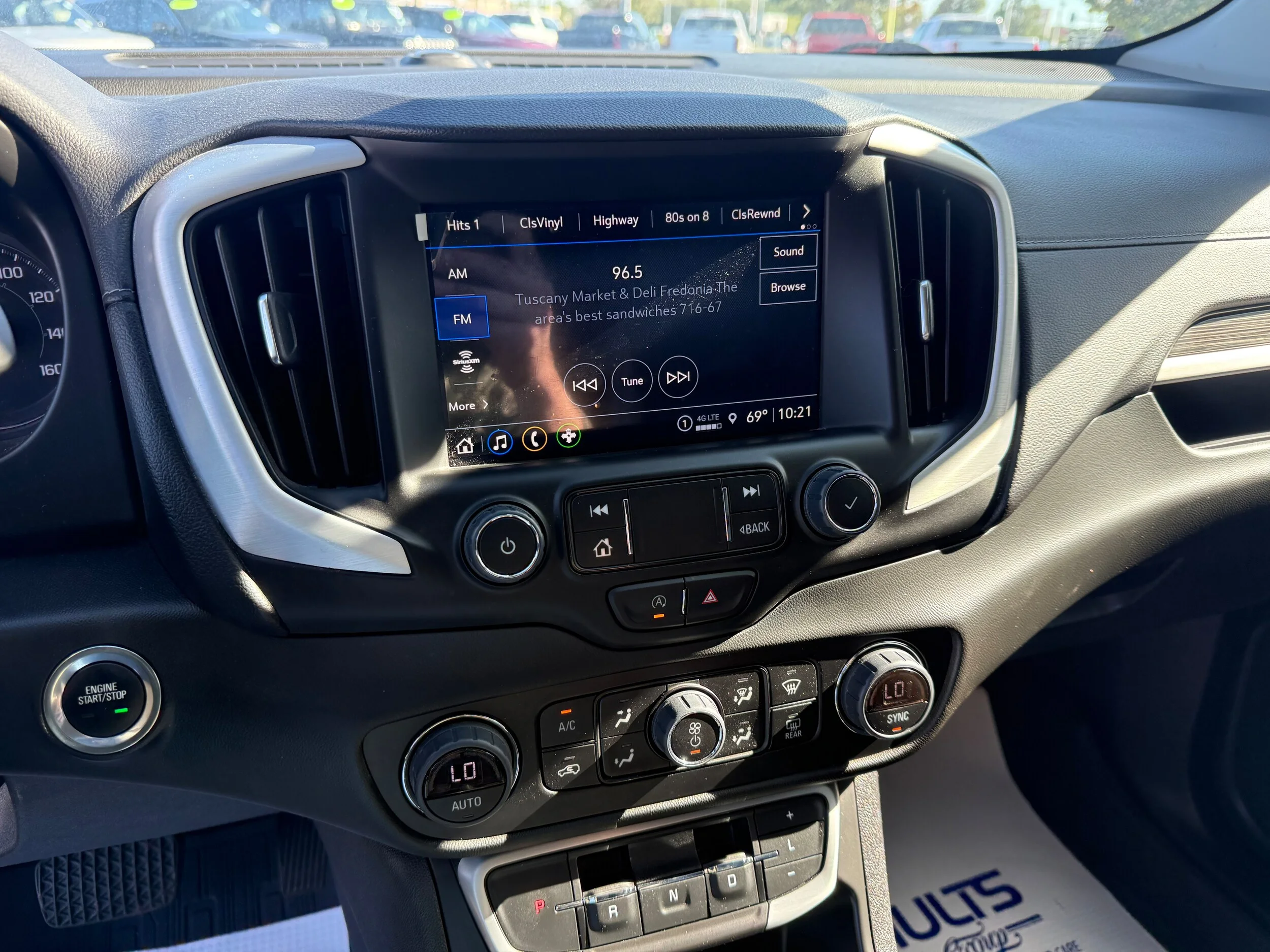 Used 2022 Marine Metallic GMC SLT image 17