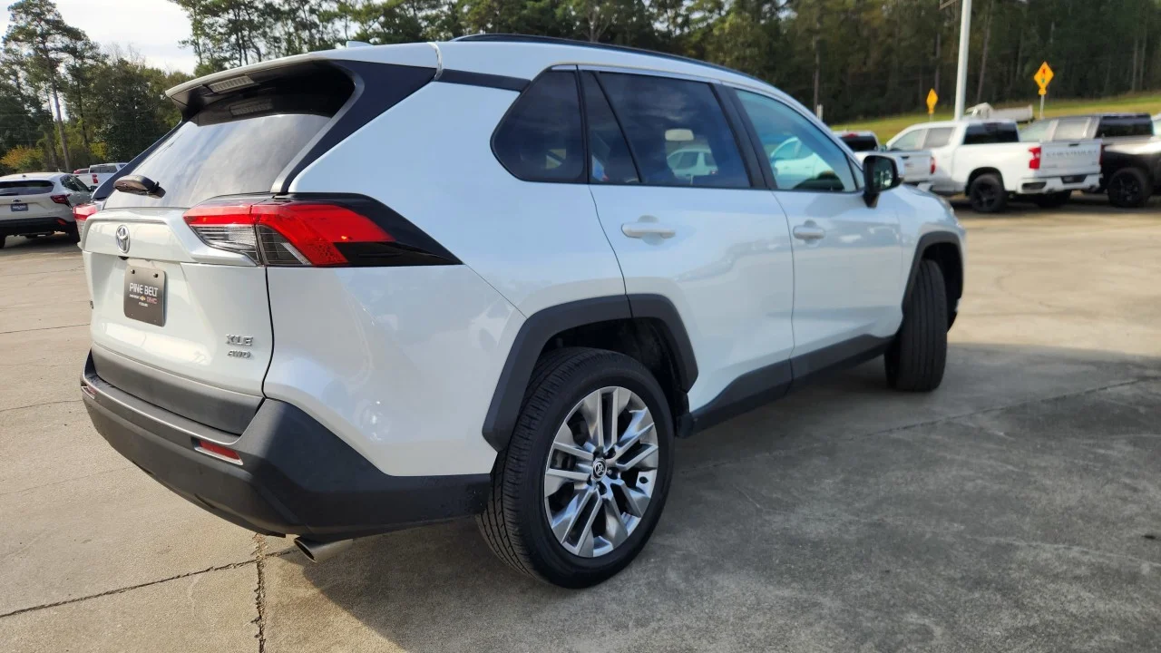 Used 2023 White Toyota XLE Premium image 7