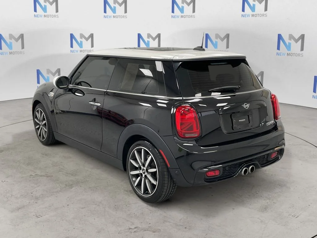 Used 2021 Midnight Black Metallic MINI  image 2