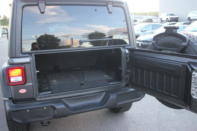 Used 2019 Gray Jeep Unlimited Sport S image 22