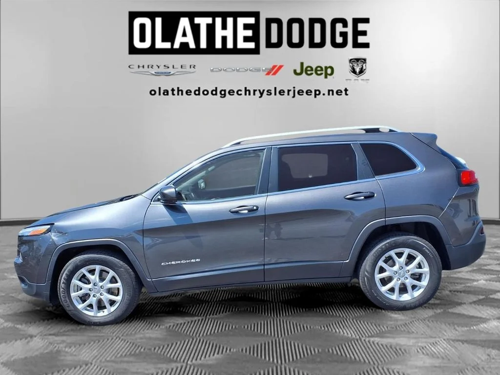 Used 2016 Gray Jeep Latitude image 18