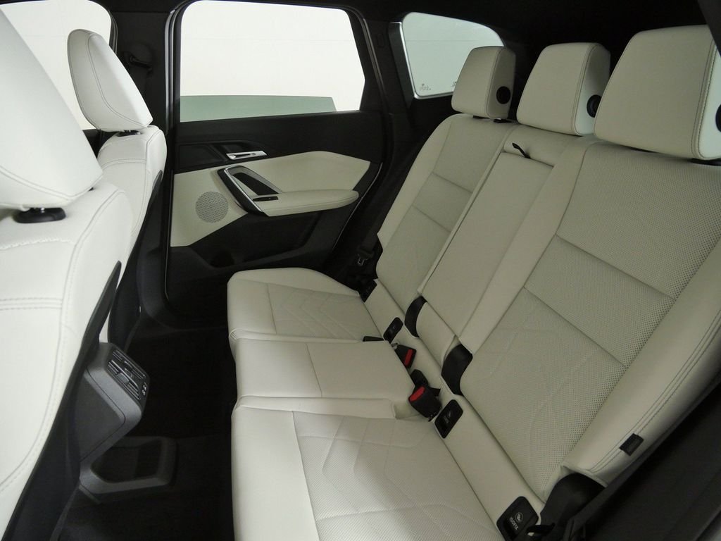 New 2026 Alpine White BMW xDrive28i image 30
