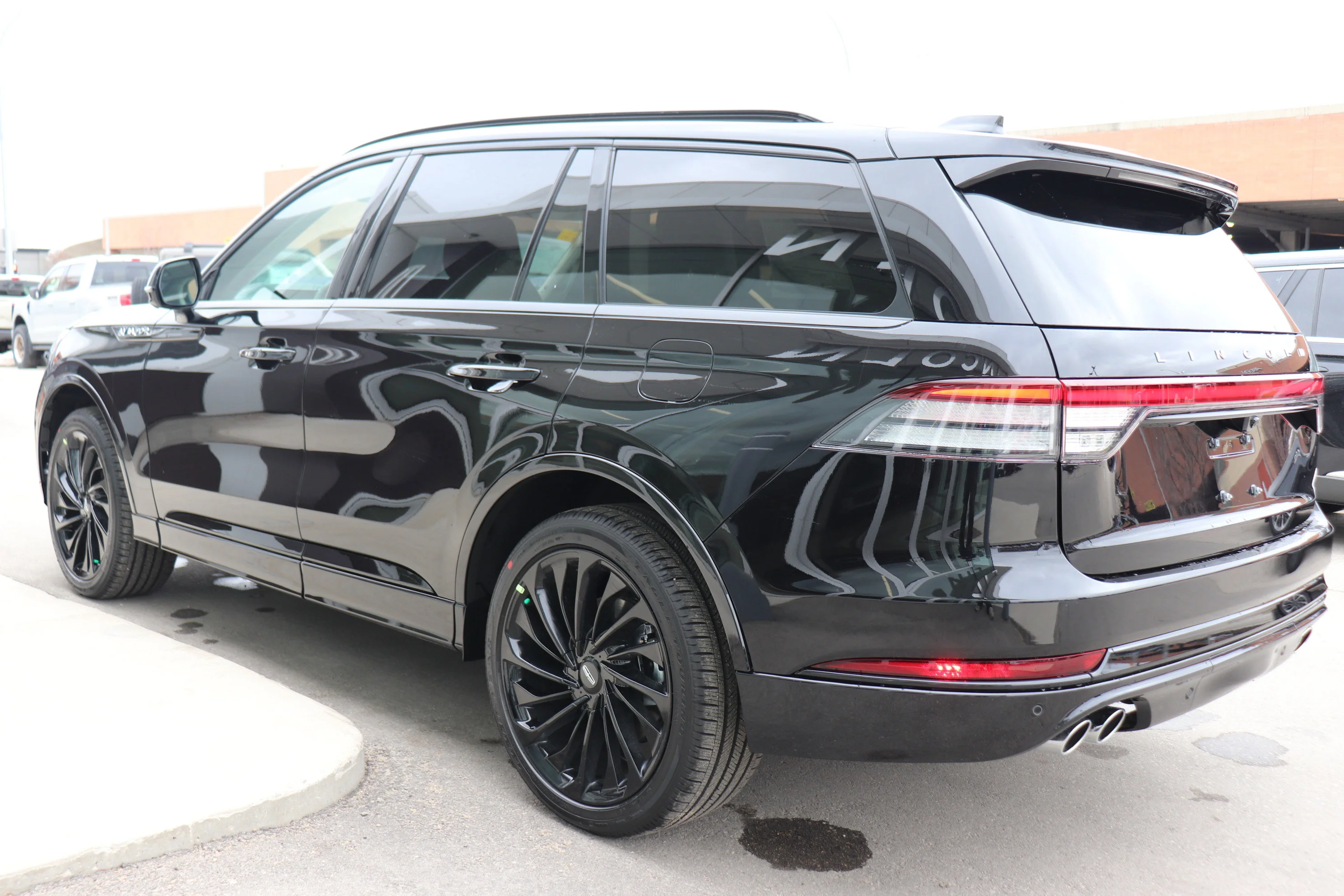 New 2026 INFINITE BLACK METALLIC Lincoln Reserve image 4