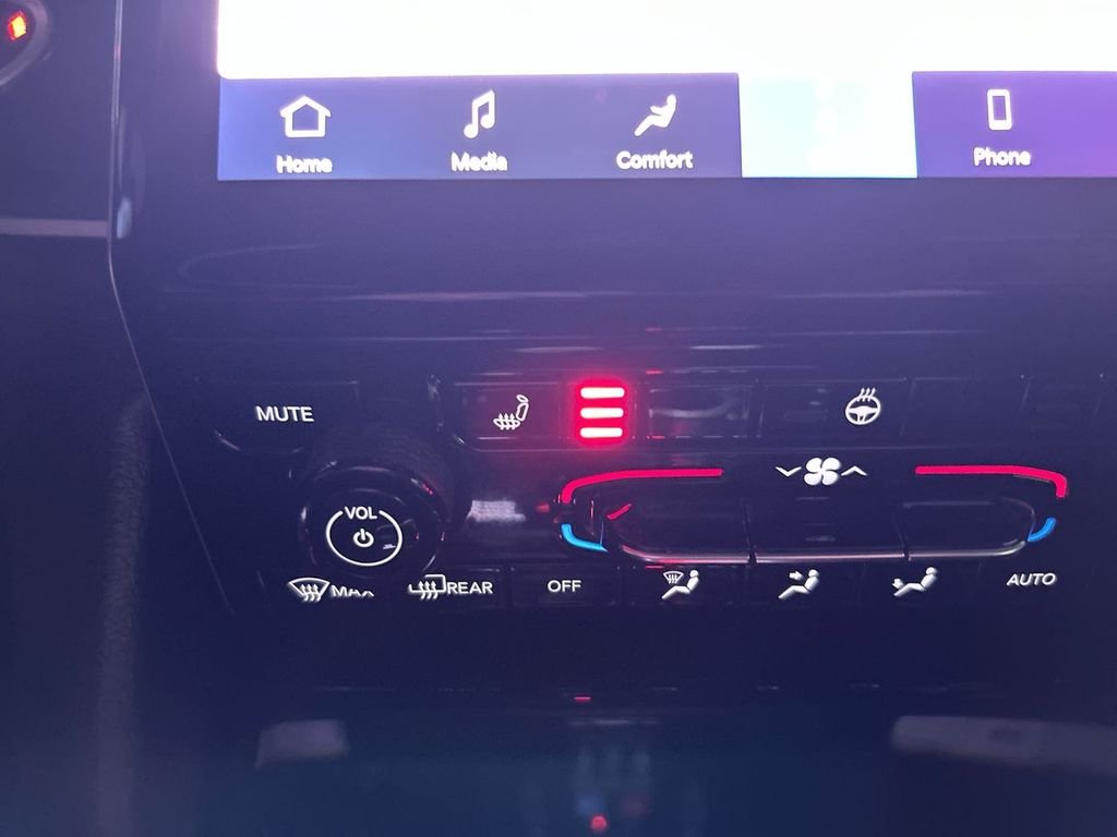 Used 2025 Velvet Jeep Limited image 32