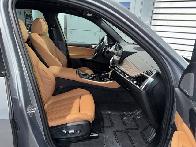 New 2026 Skyscraper Grey Metallic BMW xDrive40i image 9