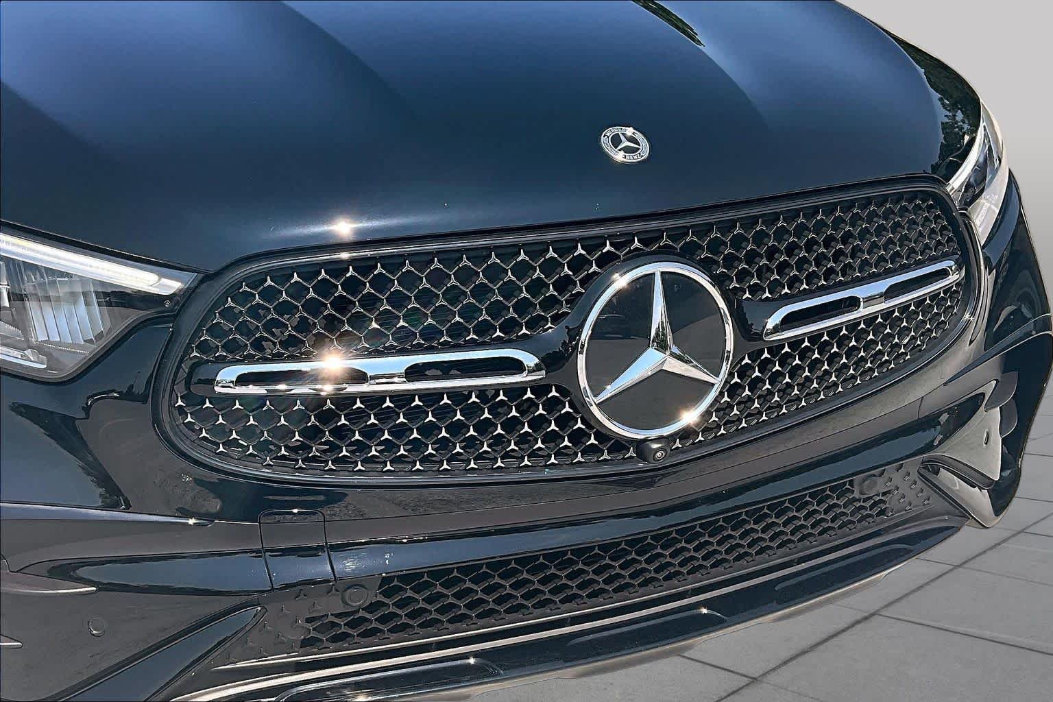 Used 2026 Obsidian Black Metallic Mercedes-Benz GLC 300 image 29