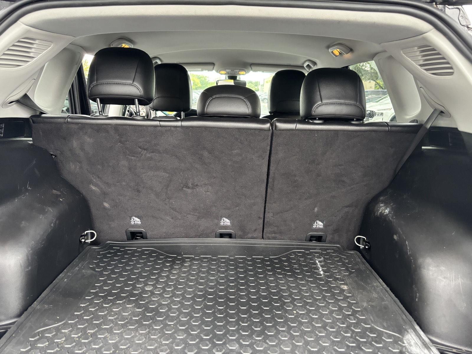 Used 2021 Diamond Black Crystal Pearlcoat Jeep Latitude image 17