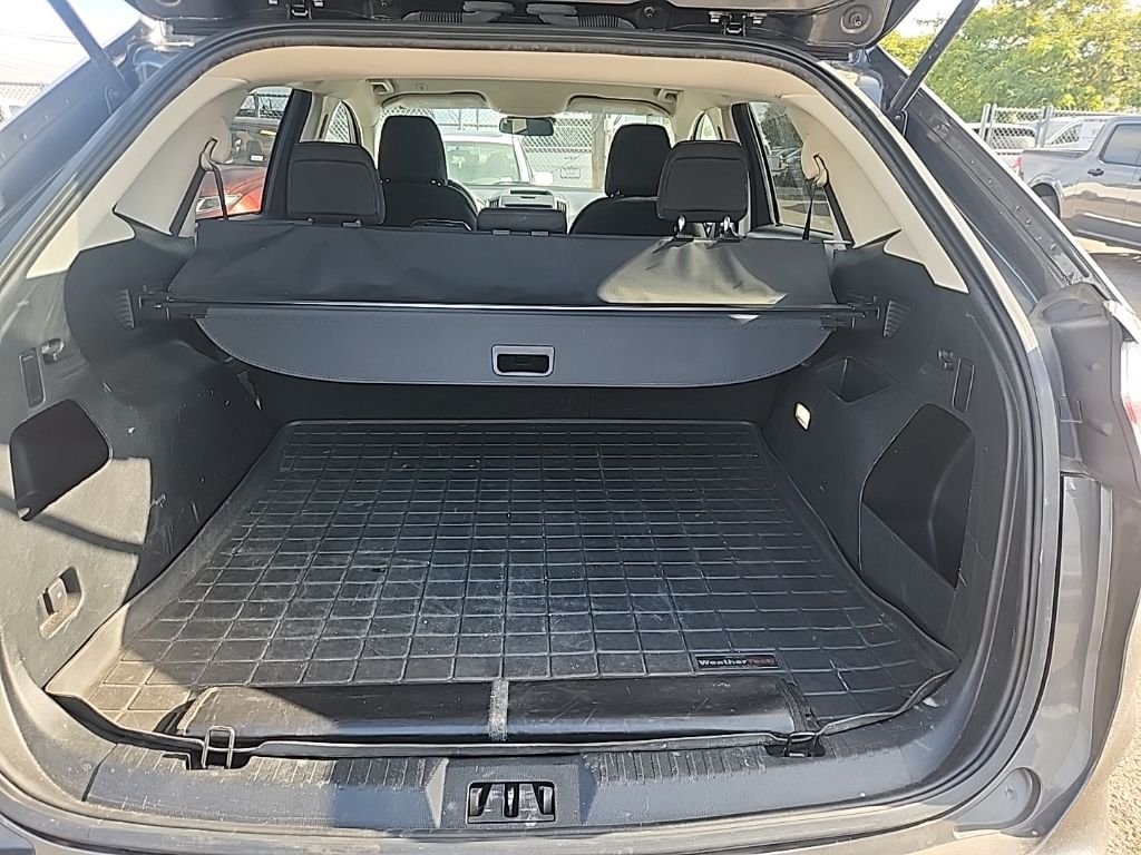 Used 2020 Gray Ford SE image 18