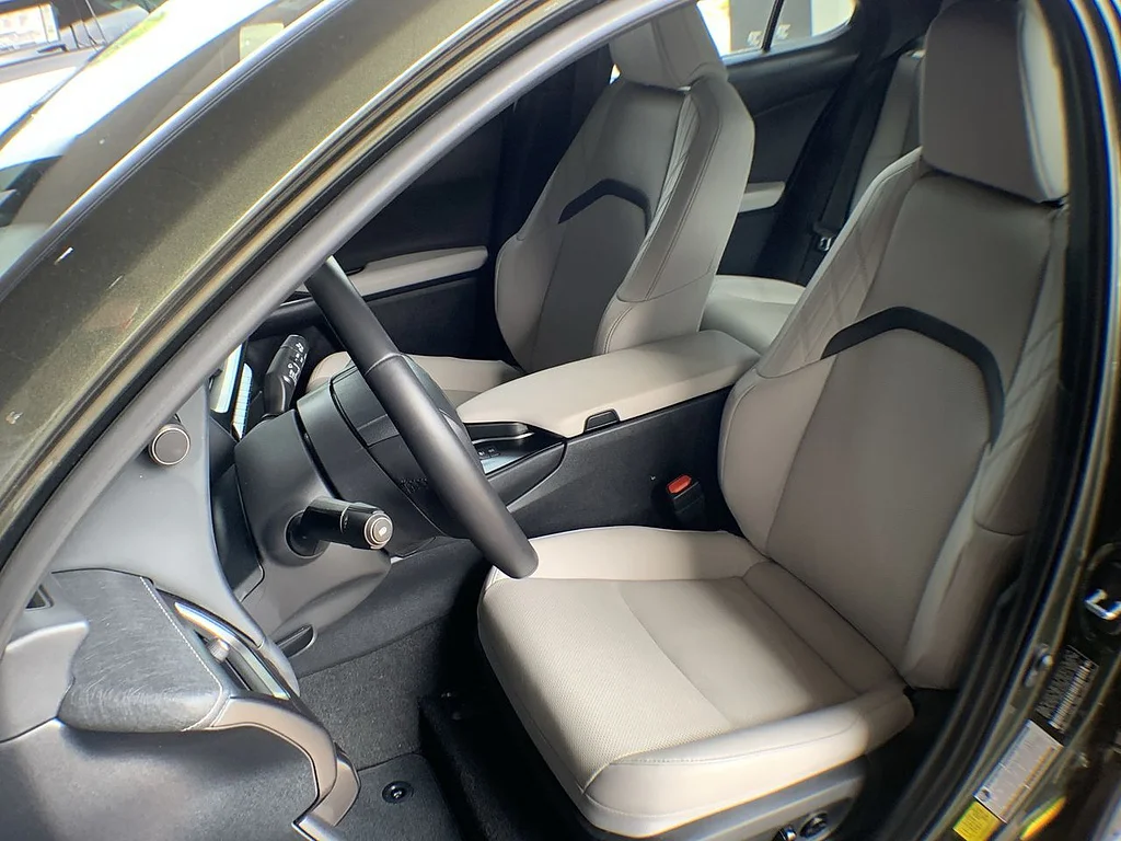 Certified Used 2025 NORI GREEN PEARL Lexus UX 300h Premium image 11