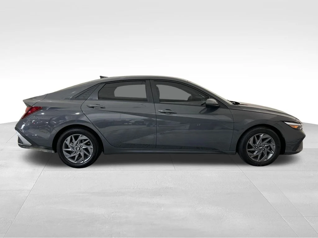 Used 2024 Gray Hyundai SEL image 7