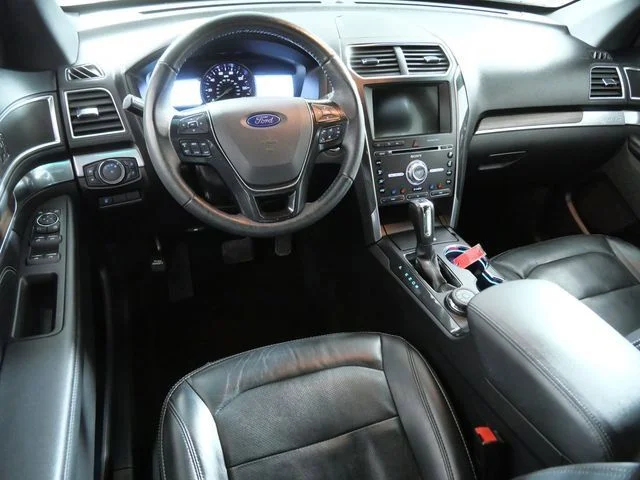 Used 2017 Silver Ford Limited image 4