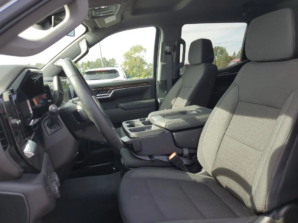 New 2026 Sterling Gray Metallic Chevrolet LT (2FL) image 5