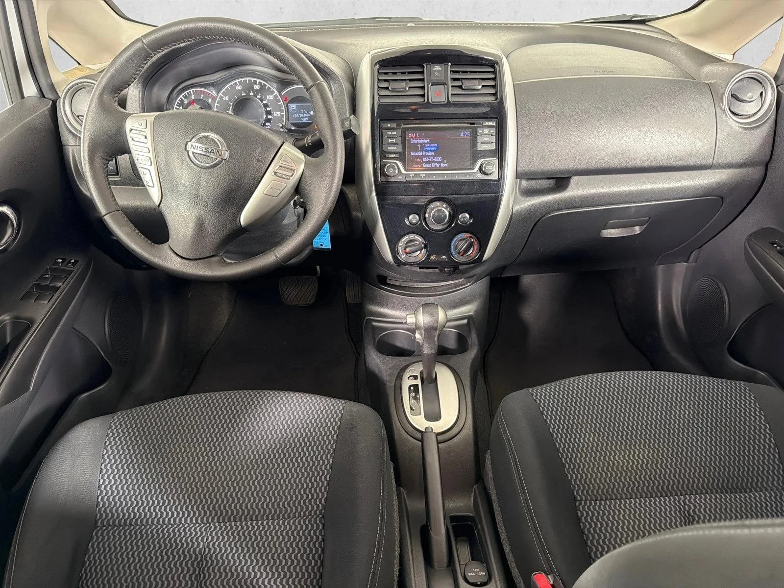 Used 2016 Whtie Nissan S image 22