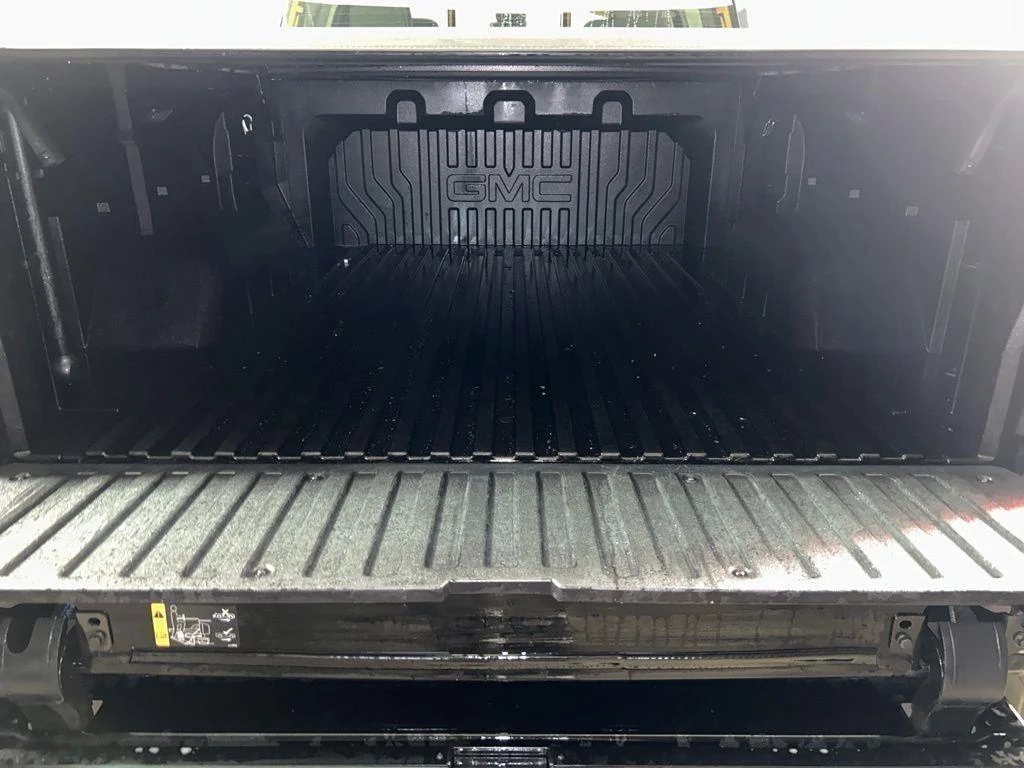 Used 2025 Onyx Black GMC Denali image 7