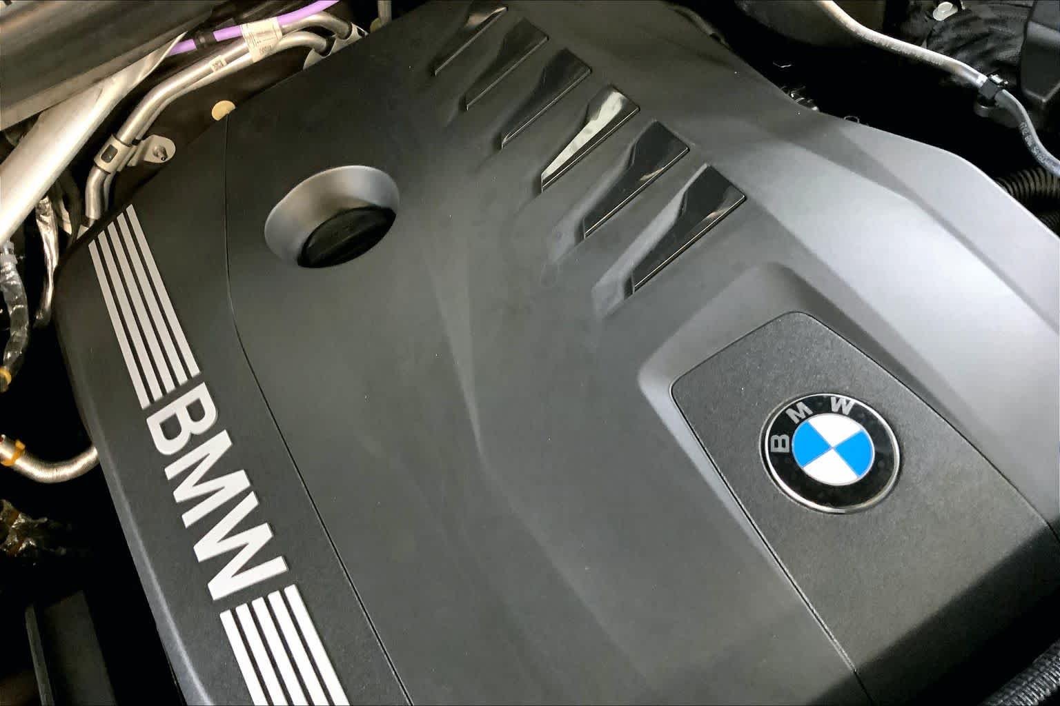 Used 2025 Black Sapphire Metallic BMW xDrive40i image 31