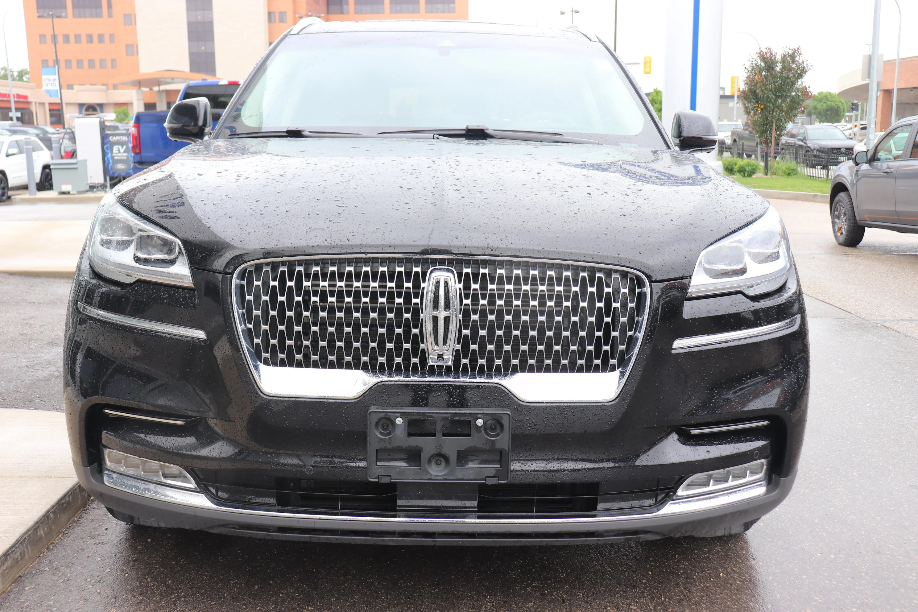 Used 2023 Black Lincoln Reserve image 2