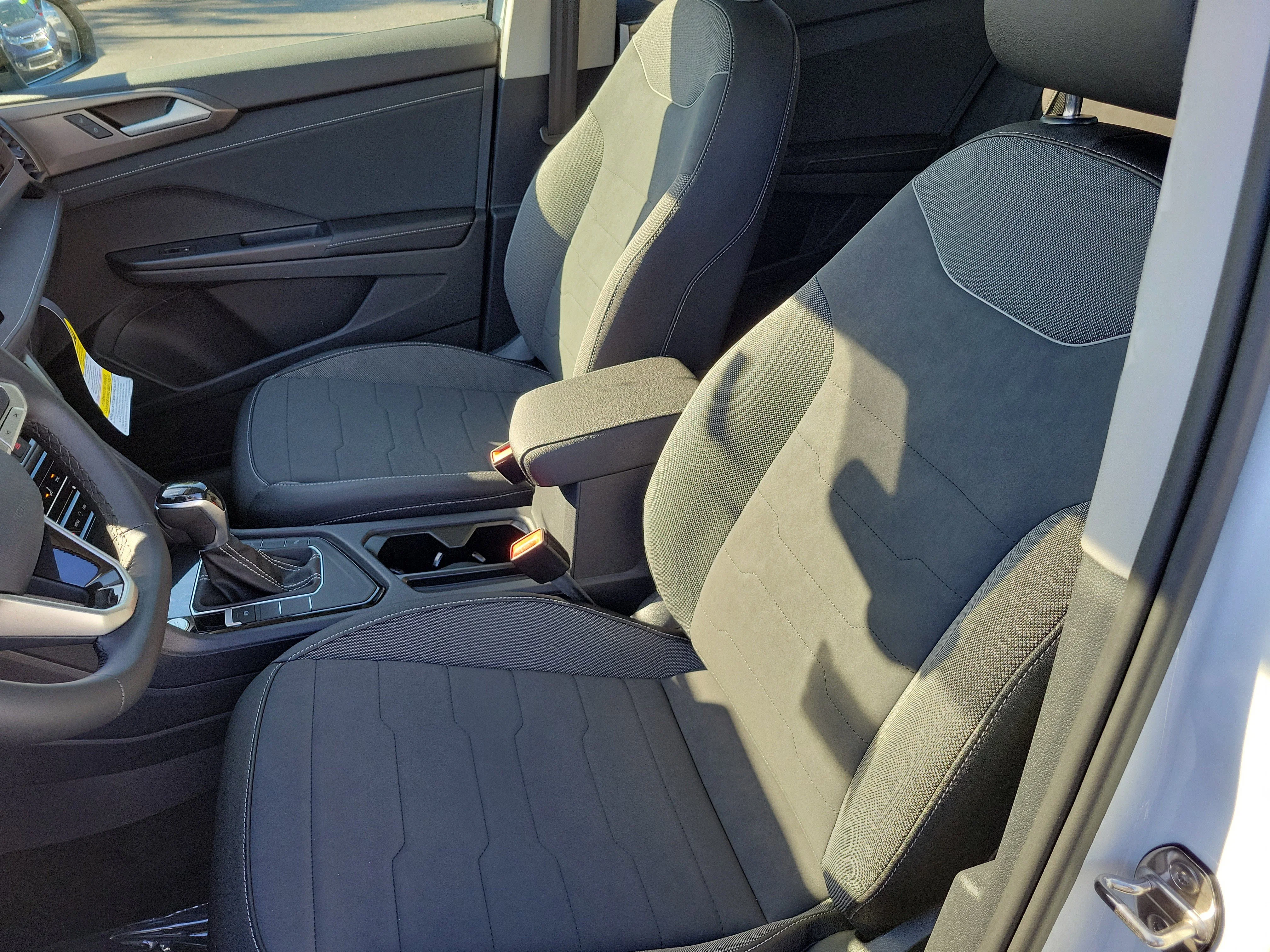 New 2026 White Volkswagen 1.5T SE Black image 18