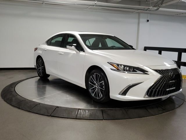 Used 2025 White Lexus 350 image 3
