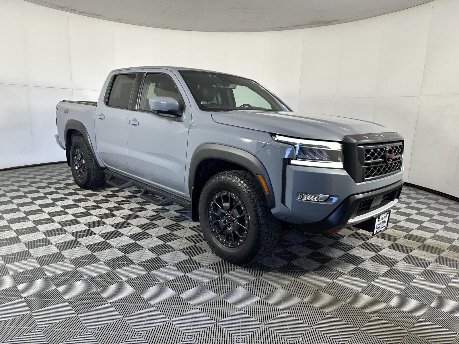 Used 2023 Boulder Gray Pearl Nissan PRO-4X image 9